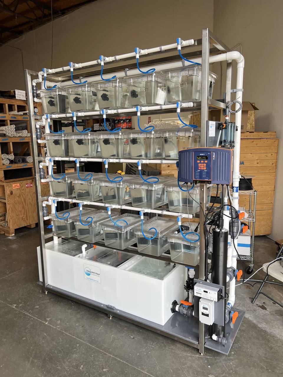 Vertical rack system with aquarium tanks